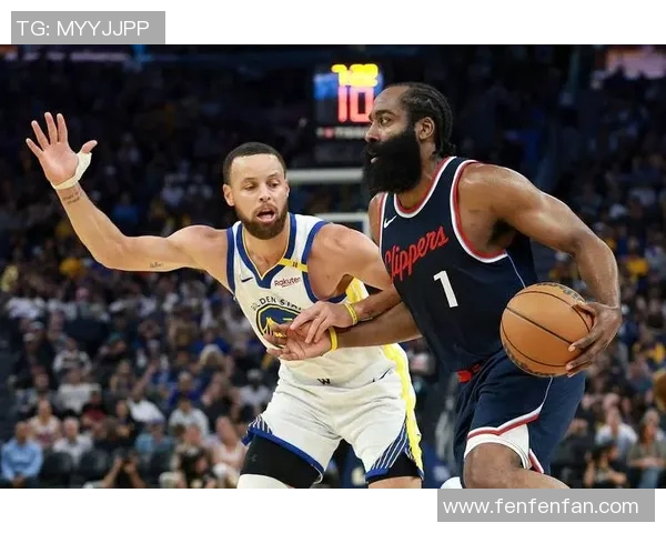 亚历山大30+领跑NBA常规赛排名！雷霆11胜1负霸榜，快船升西部第四，尼克斯五连胜冲东部第二